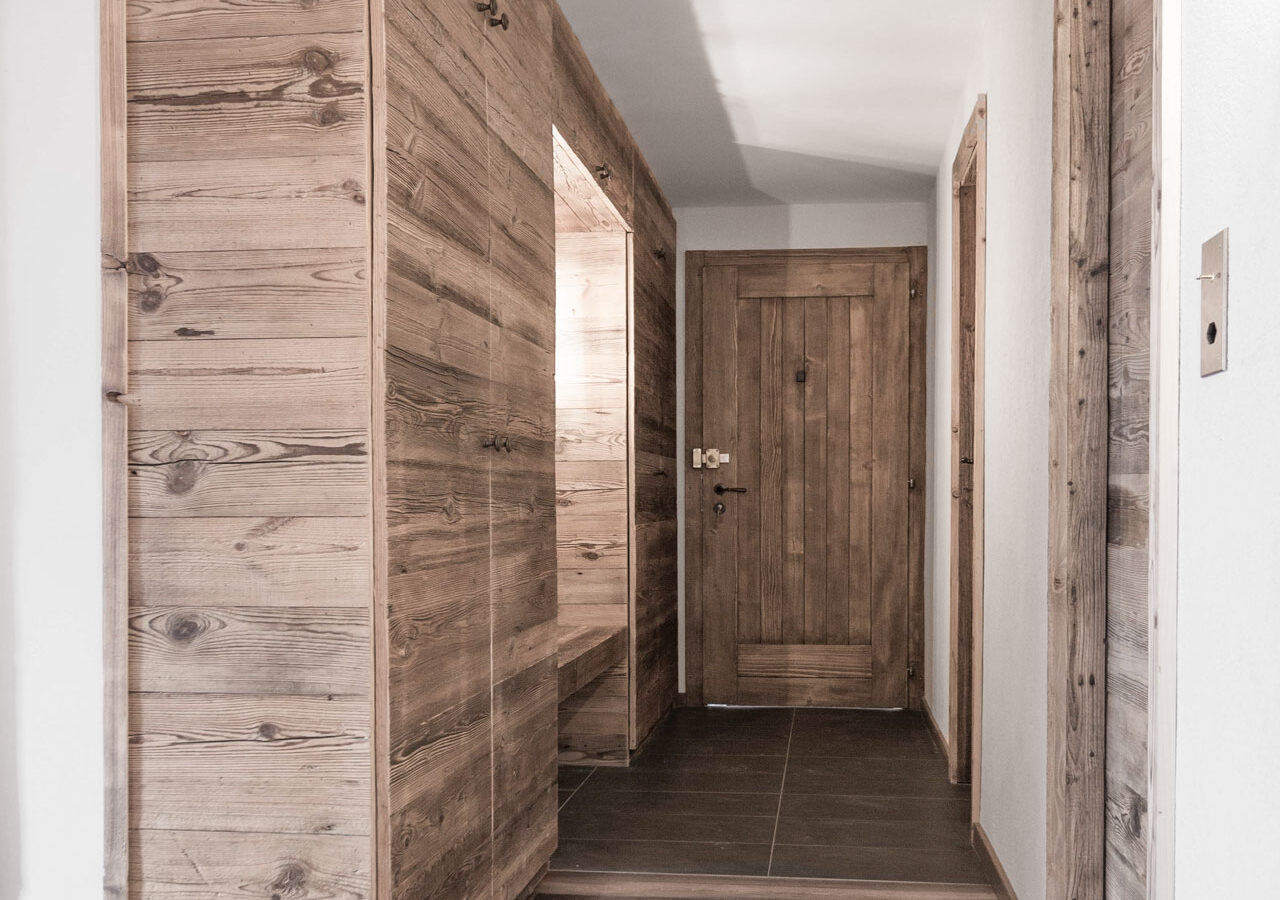 CSDK Architectes Maison Gene%CC%80ve Re%CC%81novation Transformation Couloir Entre%CC%81e Menuiserie 1280x900 - Rénovations Intérieures d'un Appartement - Verbier - CSDK Architectes Maison Gene%CC%80ve Re%CC%81novation Transformation Couloir Entre%CC%81e Menuiserie 1280x900