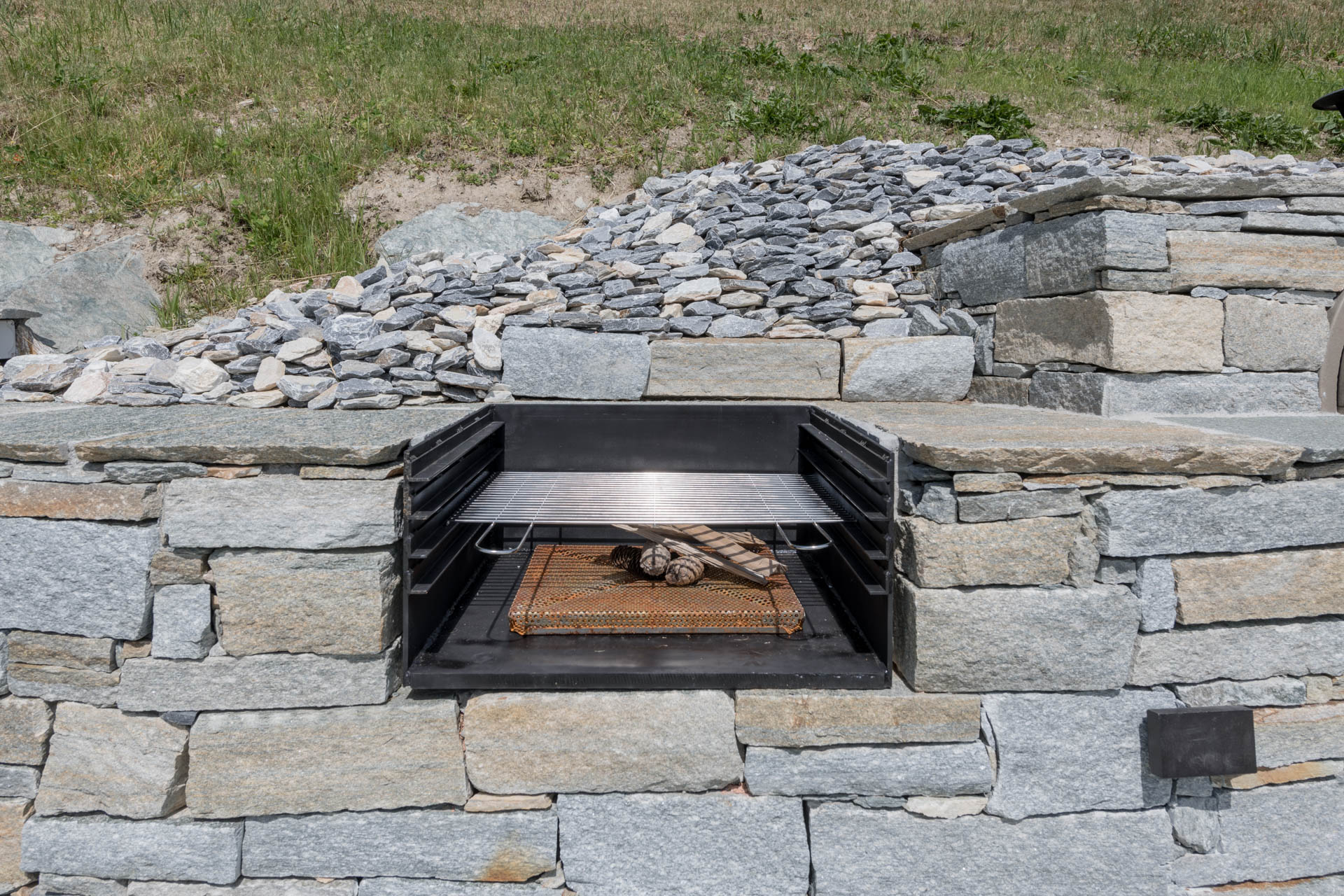 Chandolin landscaping. Barbecue.