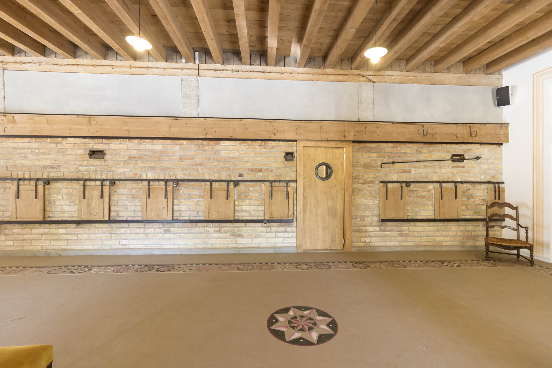 Grange transformation : Ancien mangeoire pour bovin