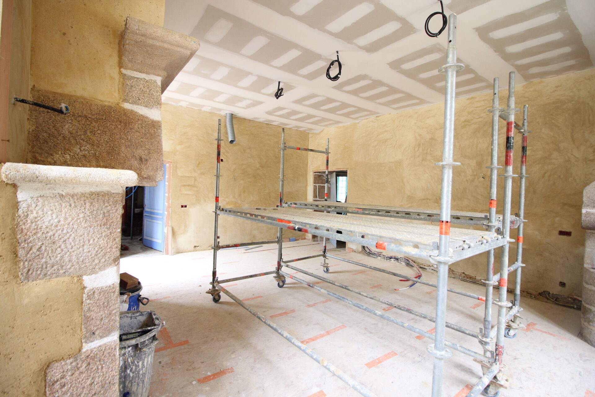 CSDK Lissage de murs en terre Bretagne 1 1920x1280 - Engagement durable - CSDK Lissage de murs en terre Bretagne 1 1920x1280