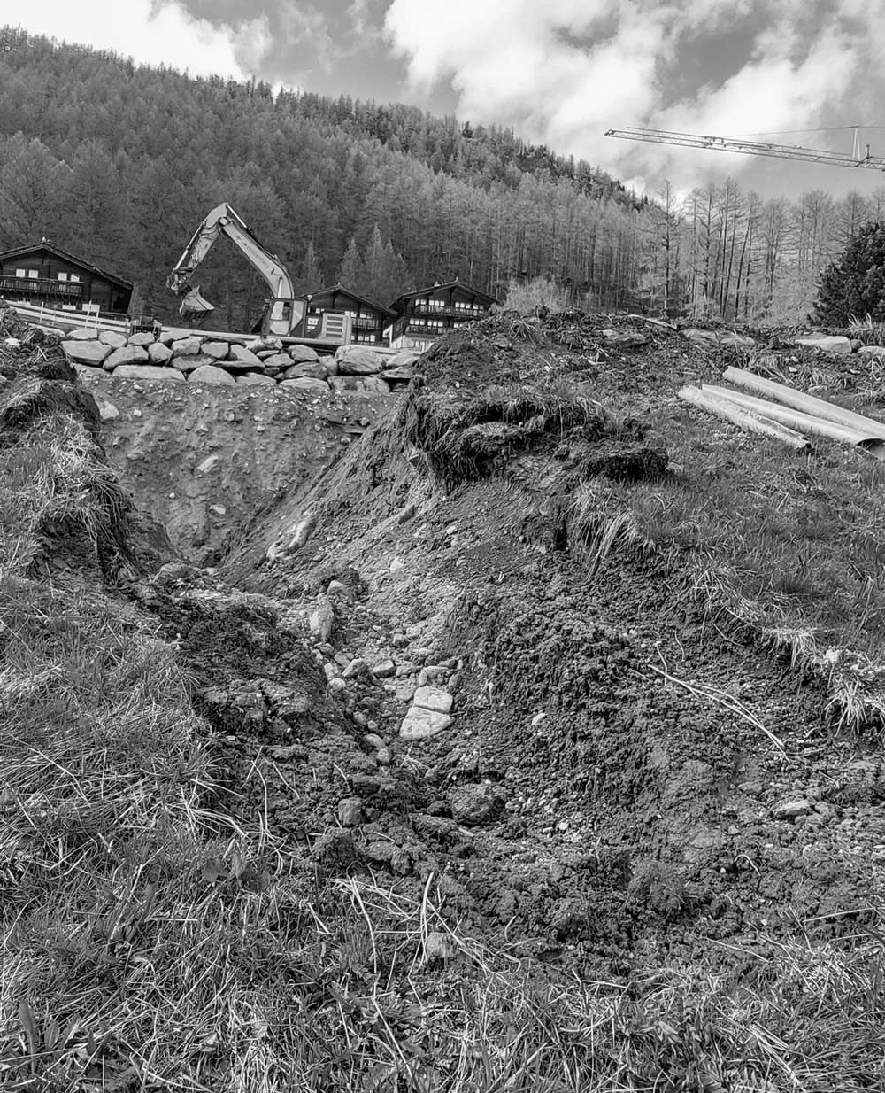 CSDK Saas Fee chalet construction steinnelke chantier terrassement 1 2 1000x1234 - Reprise de la construction du chalet à Saas Fee après l'hiver - CSDK Saas Fee chalet construction steinnelke chantier terrassement 1 2 1000x1234
