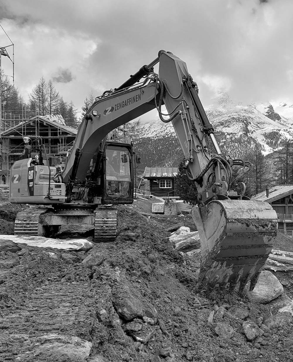 CSDK Saas Fee chalet construction steinnelke chantier terrassement 6 2 1000x1234 - Reprise de la construction du chalet à Saas Fee après l'hiver - CSDK Saas Fee chalet construction steinnelke chantier terrassement 6 2 1000x1234