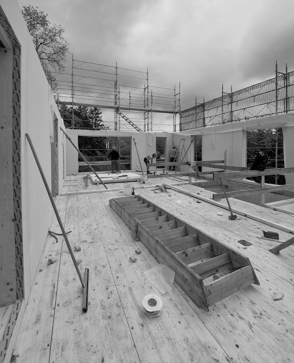Maisons mitoyennes séparées par deux garages CSDK villa individuelle construction bursinel chantier 1 1000x1234 - Maisons mitoyennes séparées par deux garages - CSDK villa individuelle construction bursinel chantier 1 1000x1234